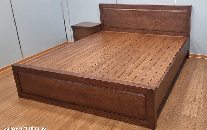 Giường ngủ nữ hoàng gỗ hương vân G33